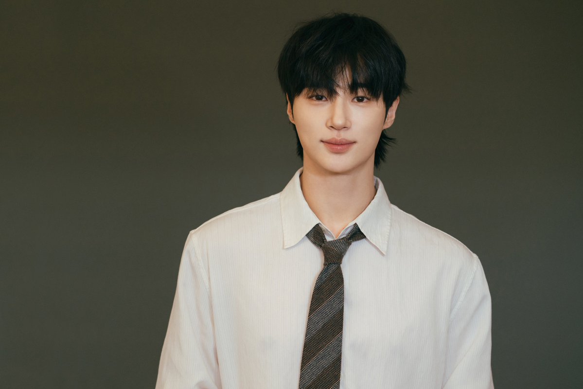 [📷] 

ELLE Korea’s April Special Edition issue
Behind Photo 📸

🔗🐶 weverse.io/byeonwooseok/m…

#변우석 #ByeonWooSeok
#바로엔터테인먼트 #VAROentertainment