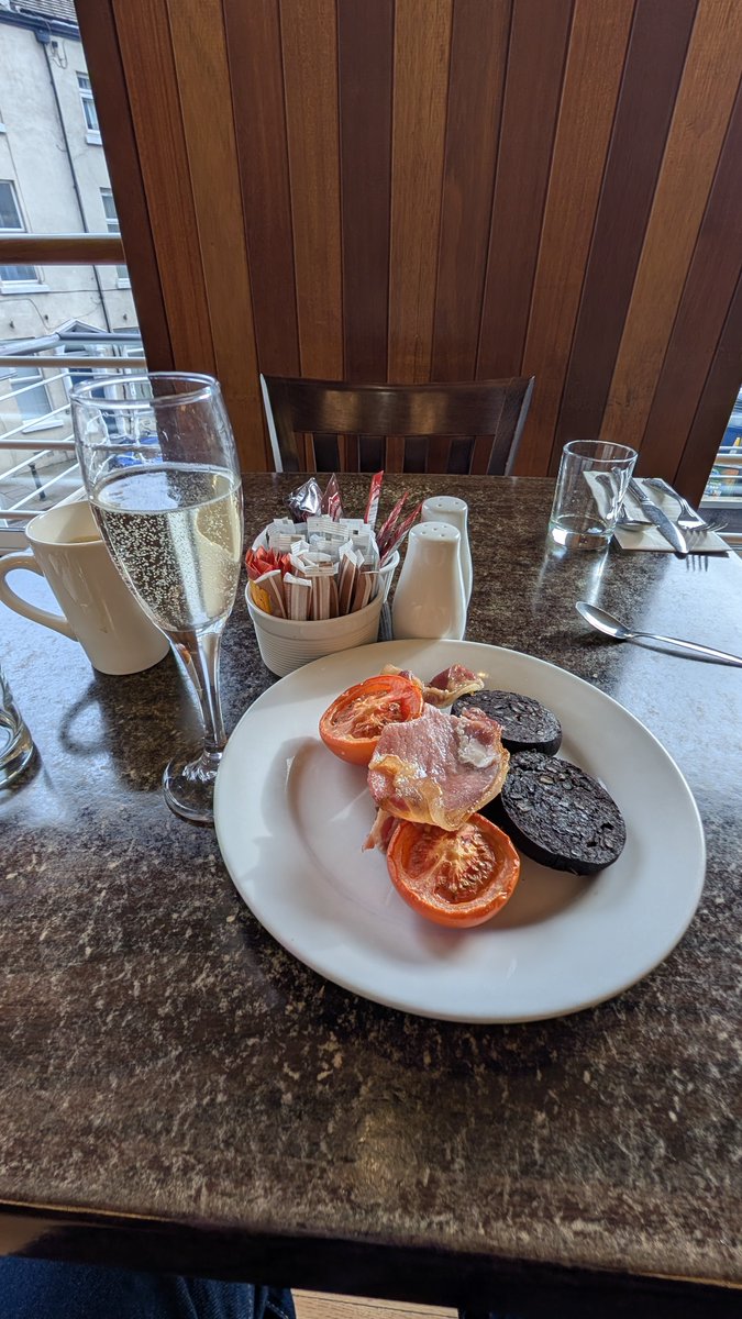LiverpoolVista's tweet image. Prosecco and black pudding - the breakfast of champions. Good morning folks.
#grandnational #liverpool