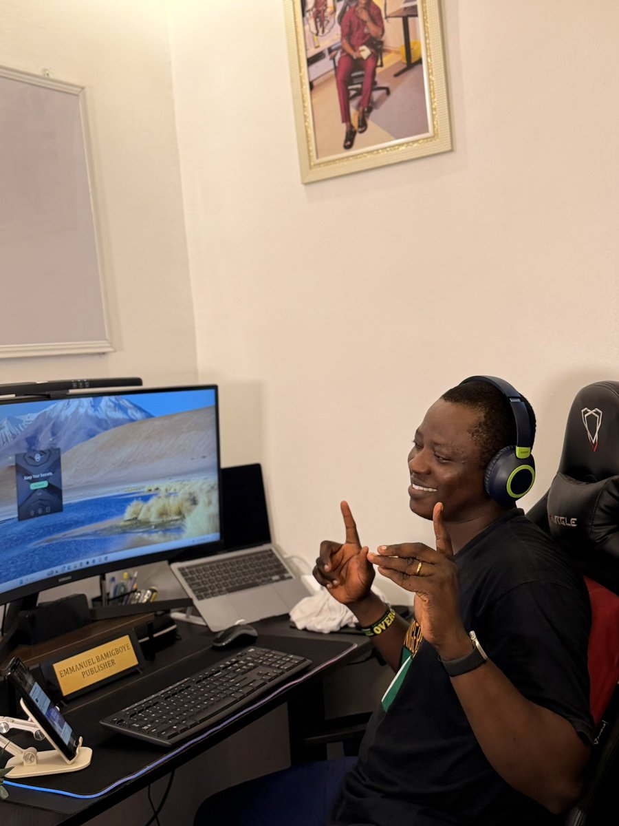 EmmaBams tweet media