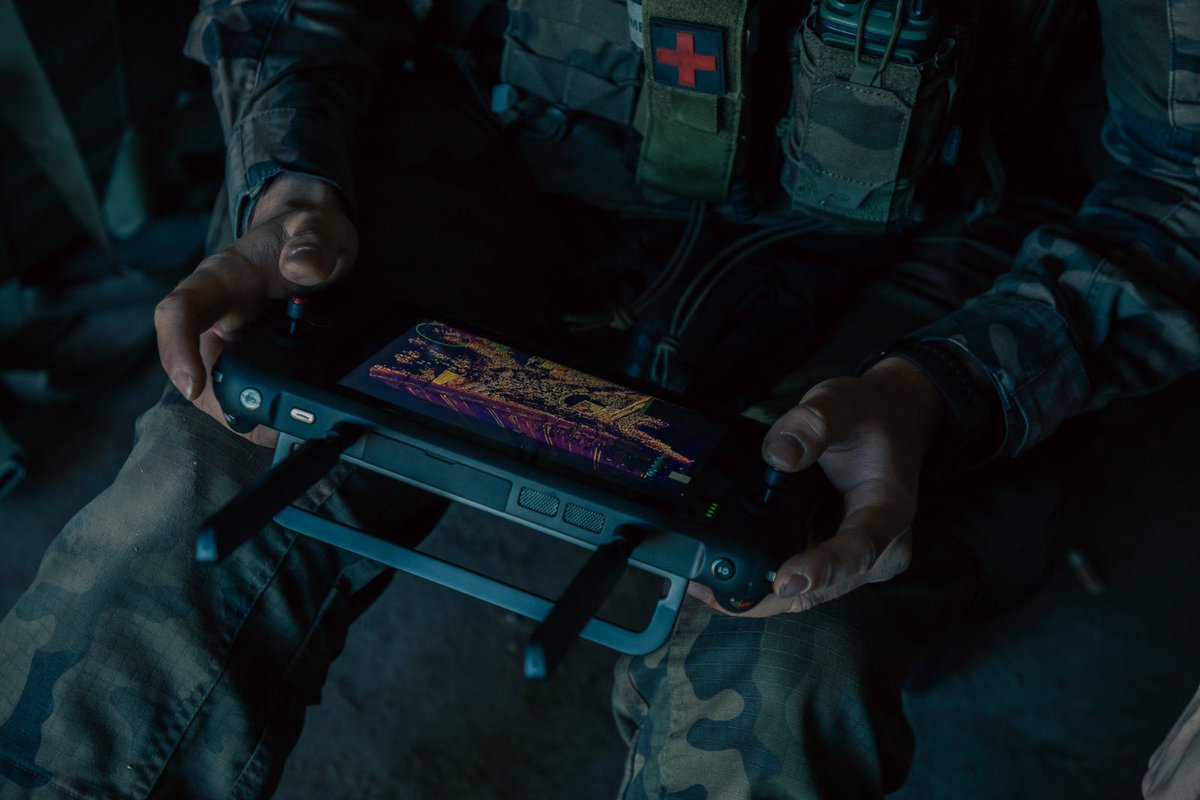 17WBZ's tweet image. Najpierw analiza terenu.
Potem identyfikacja celu.

👀 Obraz w czasie rzeczywistym.
Decyzje oparte na danych.

Codzienne szkolenie kompanii dronowej w #17WBZ.

#seek&amp;amp;destroy #1bpzmot