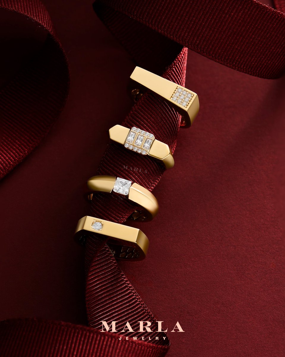 marlajewelry's tweet image. Farklı tasarım çizgileriyle şekillenen yüzeyler, altının parlaklığını daha belirgin hale getirirken; taş dokunuşları bu etkiyi daha da derinleştiriyor!

#Marla #MarlaJewelry #jewelry #altın #altınyüzük #yüzük #taşlıyüzük #altıntaşlıyüzük