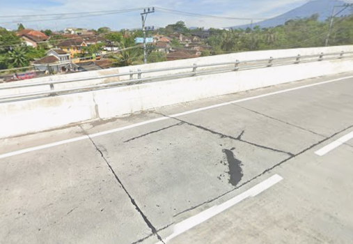 faridrdoni's tweet photo. Mohon bantu perbaikan segera yth @Walikota_Mgl
@laporwalikotmgl
@bpjmagelang
@pu_jalan_jtgdiy
@dpubmckjateng @DPUPRKabMgl
@LaporGub_
utk jalan cor beton yg retak gelombang, khawatir bsa ancam keselamatan warga sekitar &amp; pengguna kendaraan bermotor #jalancantik @OmbudsmanRI137 https://t.co/yLqUY0OsjM