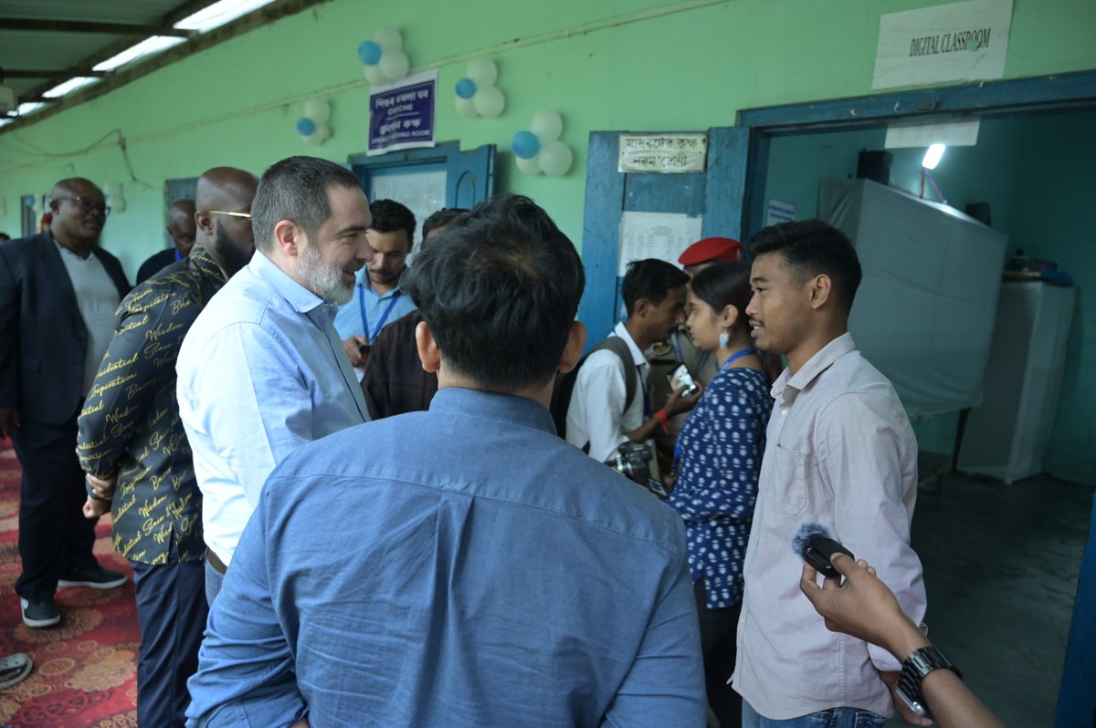 ECISVEEP's tweet image. International delegates as part of #IEVP visited the Model Polling Station, Dimoria High School at 34 Dimoria (SC) in Kamrup (M) district of #Assam

They interacted with First Time, Female Voters and appreciated the festive environment and Assured Minimum Facilities.

#ECI