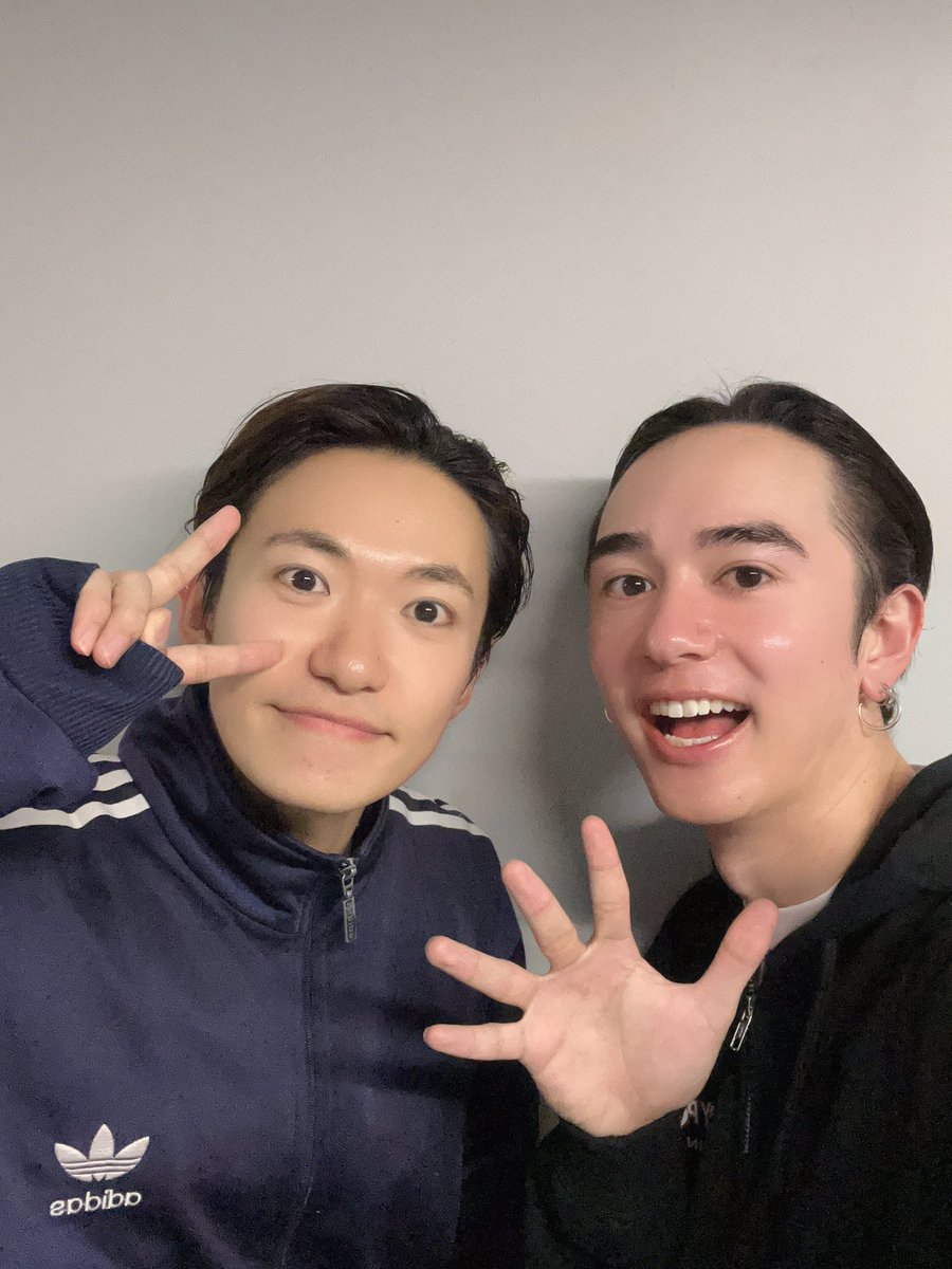 #メリーポピンズ　本日もありがとうございました！！

ヴァレンタイン役東間一貴君と📷✨
おもちゃのシーンちょいホラー感ってとっても好き🧸
おもちゃとしての動きと表情管理皆様さすがでございます🫡

#メリーポピンズ2026