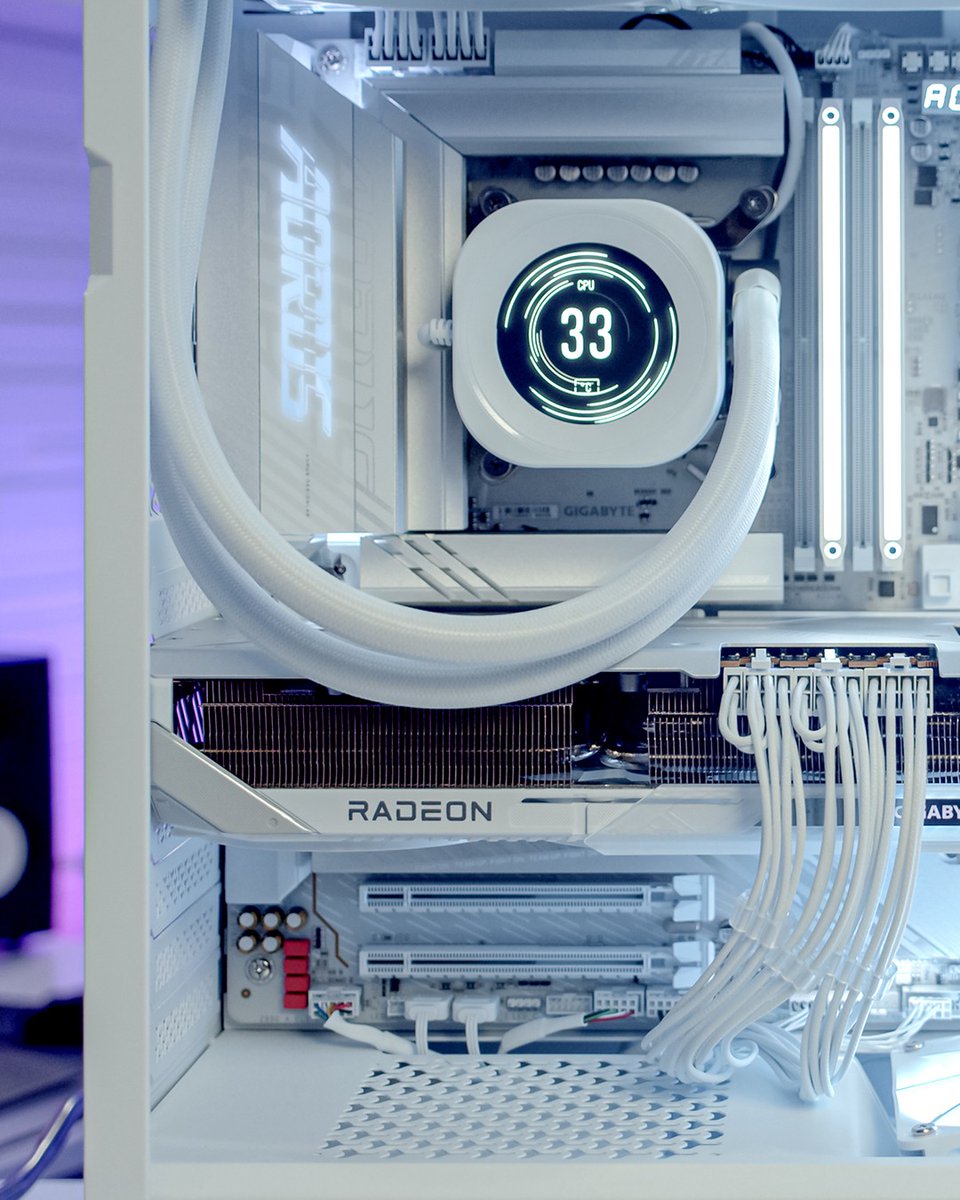 GIGABYTE_DE's tweet image. GIGABYTE AORUS AERO GiMATE AI TOP GAMING POWER 😎

GIGABYTE X870 AORUS ELITE X ICE &amp;amp; RX 9070 XT ICE

Dank an 💘🛠📸🎥💻: @ christopherflannigancomputers @ aorus_uk

#GIGABYTE #AORUS #pc #pcgaming #aripc #gaming