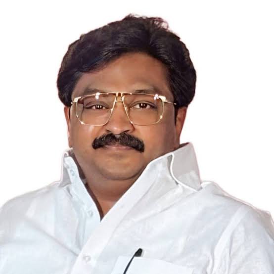 முதலமைச்சர் ஸ்டாலின் அவர்களுக்கு: 

ECRல் உள்ள Orchid Resorts இது கஞ்சா பார்டீ கொக்கென் பார்டீ வச்சு இரவு முழுவதும் நடக்கும் இடங்களில் ஒன்று.. இதில் காவல் துறைக்கு தகவல் கொடுத்து ரைடு நடந்த போது 200க்கு மேலான நபர்கள் நடிகைகள் மொத்தமாக சிக்கினார்கள்.. 

ஆனால் வேளச்சேரி MLA அசன்