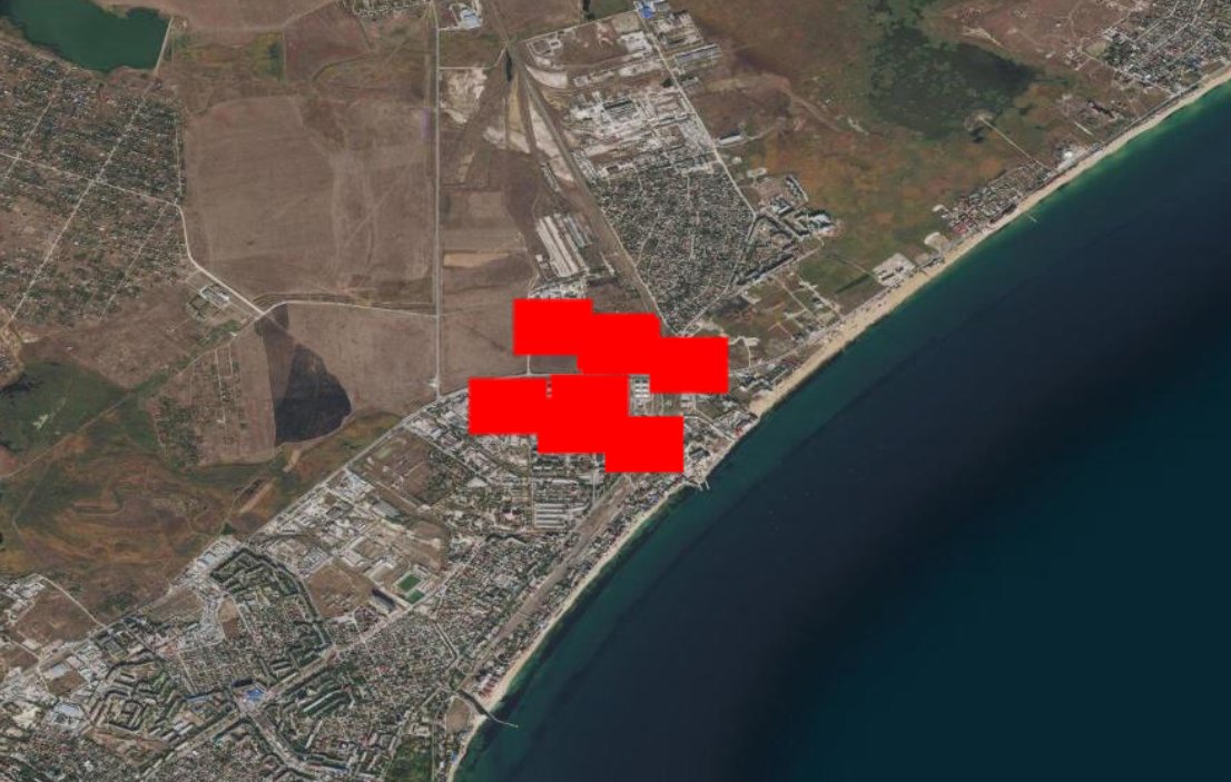 NOELreports's tweet image. Video footage of Feodosia, occupied Crimea. Oil tanks are still burning after yesterday's Ukrainian drone attacks. #Russia