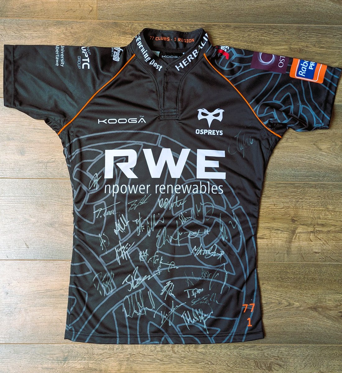 buntygrunt's tweet photo. I'm raffling a 2013/14 @Ospreys  squad-signed shirt – featuring a team packed with legends from a brilliant era of Welsh rugby.
All proceeds go towards my Ride to Rugby fundraising for @CommunityOsprey  &amp; making a real difference locally.
https://t.co/I32A5UG4cQ https://t.co/IvqPyj3zKT