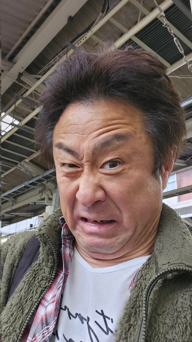 が、がぁ～ん😱

本日、歌唱のオーディションで、ガッチャマンの歌とオリジナルの「笑顔」の二曲をCDに録音し、持参したのですが、オーディオ機器で再生でっきなぁ～ぃ、オーノー😱