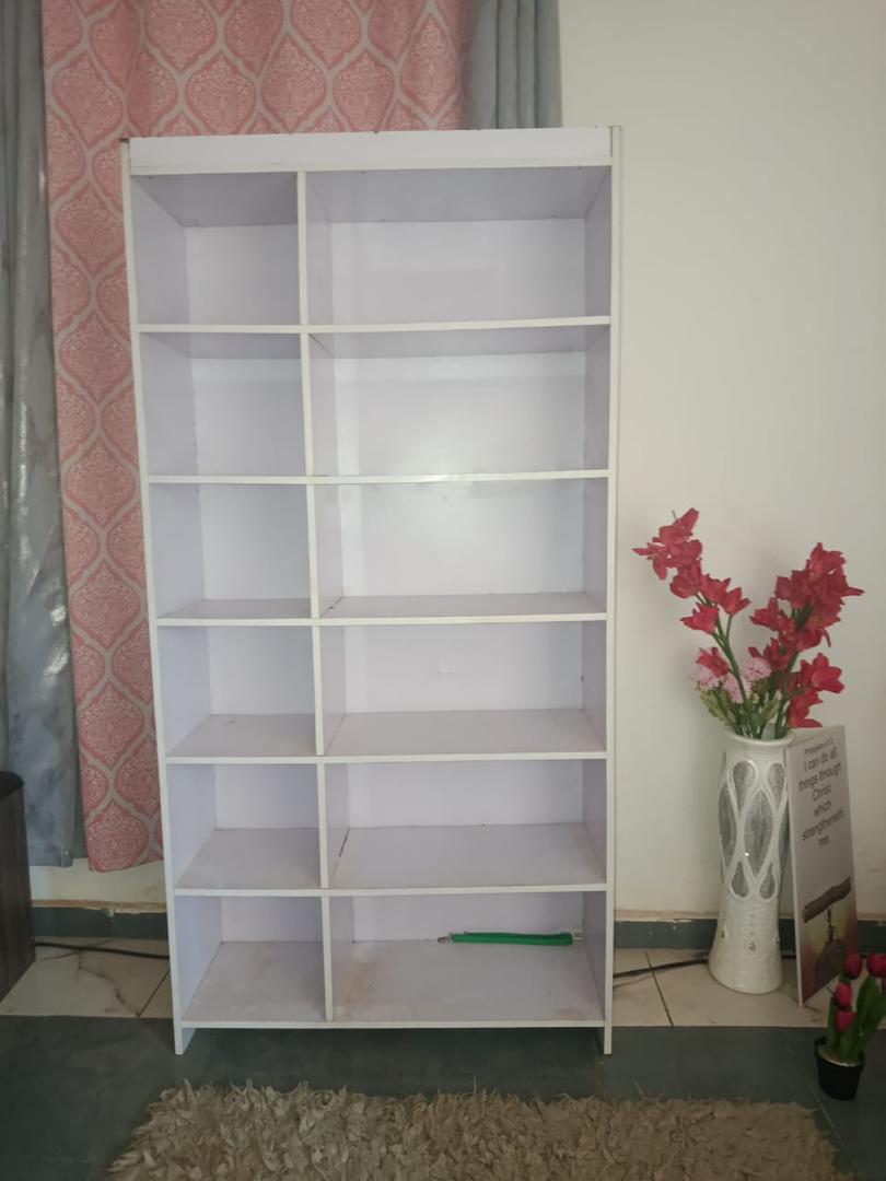 yardsaleplug's tweet image. a white multipurpose shelf &amp;amp; an 8-compartment cube shelving unit available for sale

Condition: Neatly used 

Prices
Frame 1: N70,000
Frame 2: N50,000
(prices are slightly negotiable)

Location: Jos

Contact: 08072472687

#yardsale #Declutter #JosNigeria