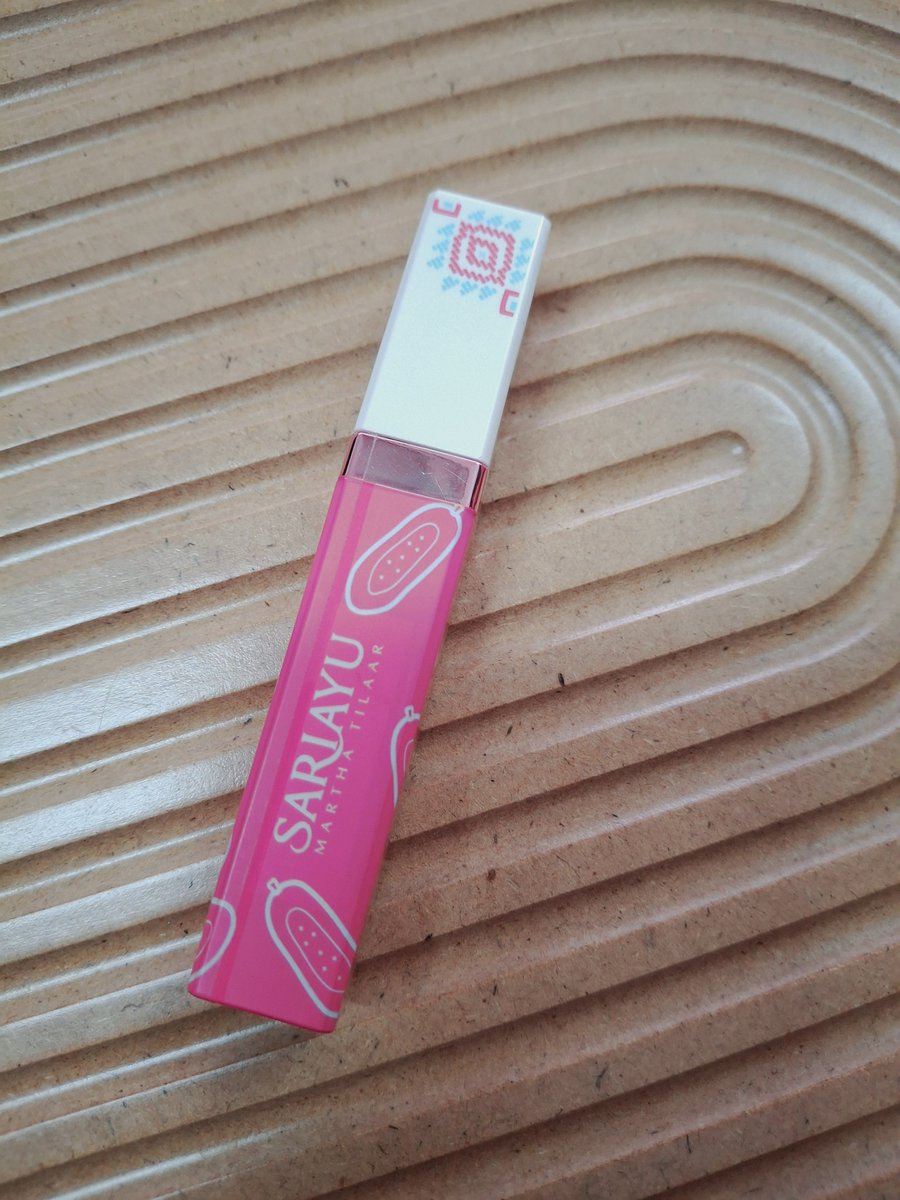chokksaem's tweet photo. Makeup lokal sekarang udah gila sih kualitasnya
Sariayu Velvet Matte Lip Cream (03)
Lip Cream Matte ringan, 1 swipe langsung nutup
Dupe makeup high end tapi harga bersahabat
https://t.co/EMTRGorTLF https://t.co/u82kJHRZCX