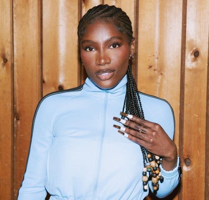 CHILLING WITH MONIE🌹 tweet media