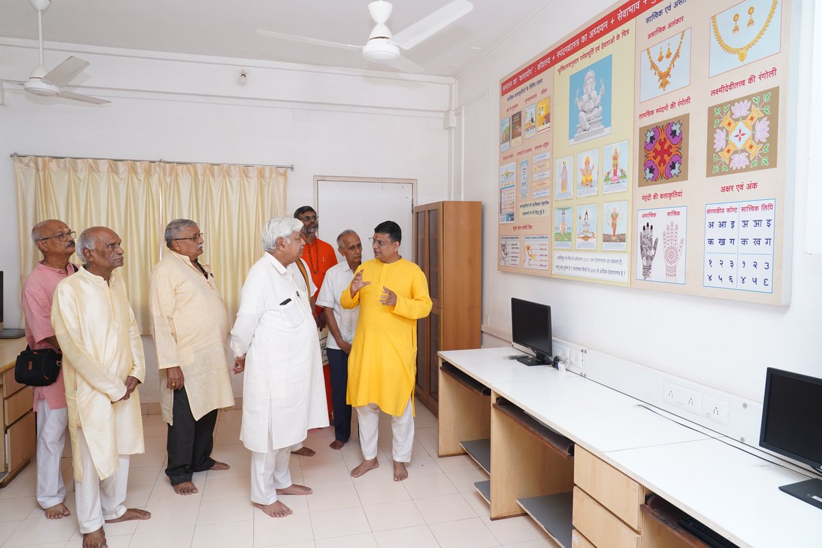 🚩A truly momentous and spiritually uplifting occasion!

International President of the Vishwa Hindu Parishad (<a href="/VHPDigital/">Vishva Hindu Parishad -VHP</a>) and Senior Advocate of the Supreme Court, Shri. Alok Kumarji (<a href="/AlokKumarLIVE/">Alok Kumar Sr. Advocate</a>), along with VHP office bearers, paid a goodwill visit to the Sanatan Ashram at