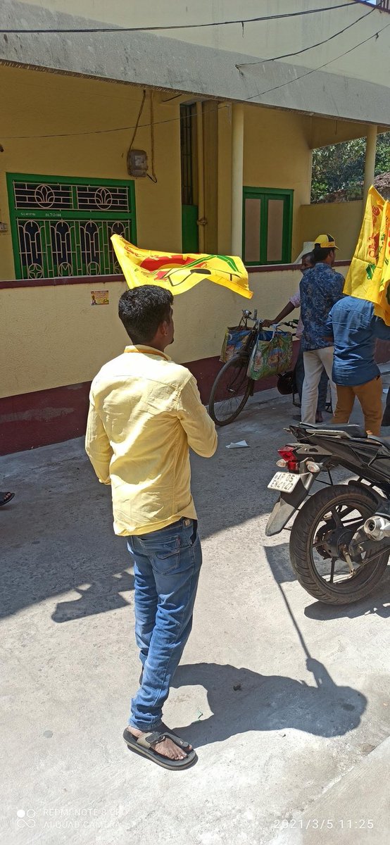 MAGICTOUCHFAMI1's tweet photo. Nara Lokesh అయ్యయ్యో అన్నగారు మై టిడిపి యాప్ గురించి తెలియక గత ఐదు సంవత్సరాలు పగలనకా రాత్రి అనగా గ్రౌండ్ లెవెల్ లో పనిచేశాను అమలాపురం వెంకన్న బాబు గుడిలో దేవస్థానం నెంబర్ గా ఒక నాయి బ్రాహ్మణుడిగా అవకాశం ఉన్న కూడా నాకు అవకాశం ఇవ్వలేదు అసలు గ్రౌండ్ లెవెల్ లో ఏం జరుగుతుందో తెలుసా https://t.co/plAhSMuvVm