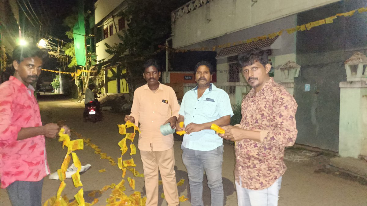 MAGICTOUCHFAMI1's tweet photo. Nara Lokesh అయ్యయ్యో అన్నగారు మై టిడిపి యాప్ గురించి తెలియక గత ఐదు సంవత్సరాలు పగలనకా రాత్రి అనగా గ్రౌండ్ లెవెల్ లో పనిచేశాను అమలాపురం వెంకన్న బాబు గుడిలో దేవస్థానం నెంబర్ గా ఒక నాయి బ్రాహ్మణుడిగా అవకాశం ఉన్న కూడా నాకు అవకాశం ఇవ్వలేదు అసలు గ్రౌండ్ లెవెల్ లో ఏం జరుగుతుందో తెలుసా https://t.co/plAhSMuvVm