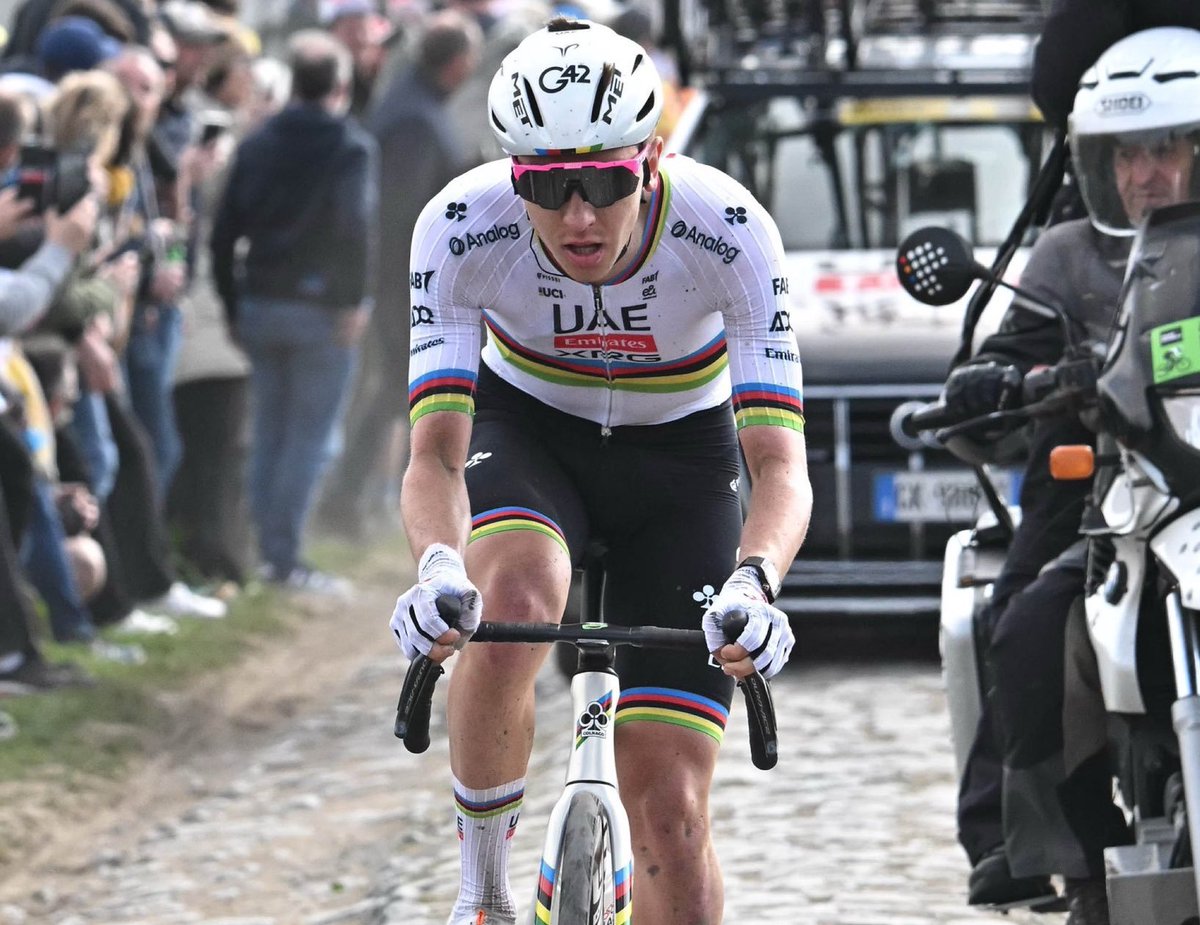 franalarcon's tweet photo. El domingo puede ser el día más importante de la historia del ciclismo.

A pesar de su dominio en Flandes, Pogacar no es favorito. Sería una gesta. Roubaix no tiene nada que ver con ninguna otra carrera del calendario. https://t.co/0fEtsRI2Gw