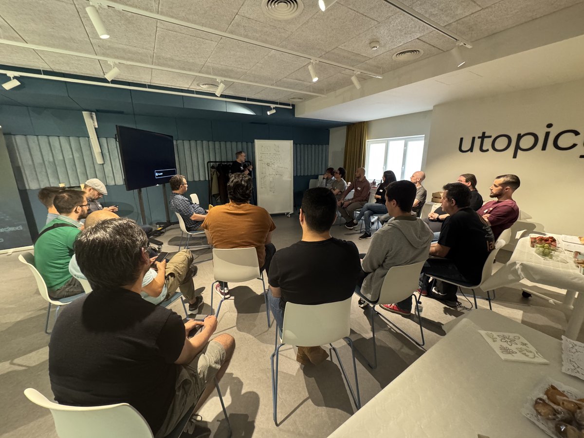 MadridJUG's tweet photo. El año pasado en #JMad se habló de rendimiento en la #JVM, de arquitecturas, de testing, de nuevas features en #Java... Temas que nadie había cerrado porque los propusieron los asistentes.

El 23 de mayo repetimos. Entradas (diversity al 50%) en https://t.co/phMheHZ4uj
#MadridJUG https://t.co/KOCEgIXspS