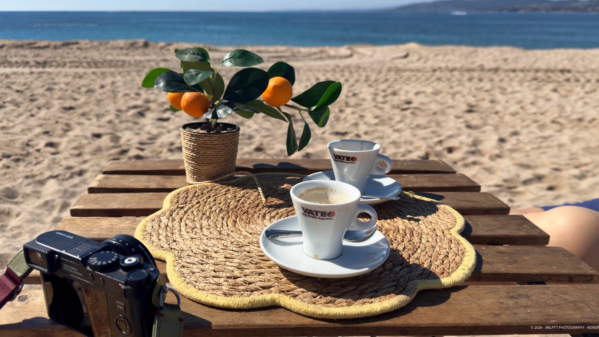 jmlpyt's tweet photo. Bureau de plage à la plage du Veillat, à Saint-Raphaël. Entre café, appareil photo et lumière de bord de mer, une journée de travail inspirante sur la Côte d’Azur.
Leica D-Lux 8
#SaintRaphael #PlageduVeillat #CotedAzur #Var #Mediterranee #Plage #BordDeMer #SeaView #BeachLife #Lifestyle #Photographie #Leica #Café #Travail #Inspiration #SudDeLaFrance #FrenchRiviera #Mer #Sable #SummerVibes #ᴛʀᴀᴠᴇʟᴘʜᴏᴛᴏɢʀᴀᴘʜʏ #leicadlux8 #myleicaphoto