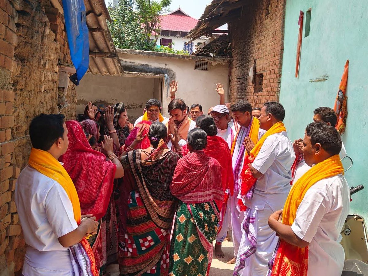 irasisacharya's tweet photo. ମୋର ବିଧାନସଭା ଅନ୍ତର୍ଗତ ଭଟଲି ବ୍ଲକର ଭଟଲି ଠାରେ ହେବାକୁ ଥିବା ନାମଯଜ୍ଞରେ ଯୋଗଦେବା ଅବସରରେ......
#RadheRadhe #JaiSriKrishna
#Bhatli
#BhatliBlock
#BhatliConstituency https://t.co/LIKTTJ2WBf