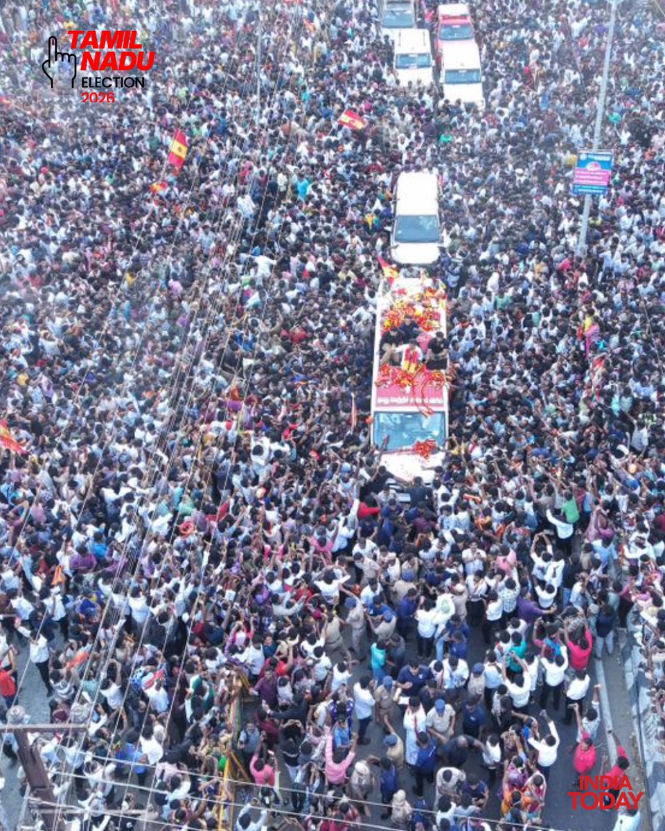 IndiaToday's tweet image. #InPics | Ahead of the April 23 polls, Vijay, chief of TVK, undertakes an extensive election campaign across Tirunelveli and Thoothukudi, drawing large crowds and energising supporters.

#TamilNaduElections2026 #Vijay #TVK #ElectionCampaign #Tirunelveli #Thoothukudi #TVKVijay‌ |