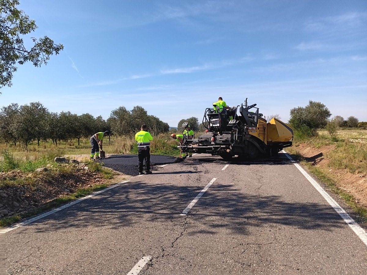 Dipta_cat's tweet photo. #CarreteresDipta 🟠 Les obres de reparació del ferm a la carretera TV-3314, de #laGalera a la TV-3319 per la Miliana, ja estan en marxa

➡️Fins al 17/ABR, la carretera estarà TALLADA PER TRAMS i es facilitarà l'accés als veïns i a la Miliana per un dels dos costats
#Montsià https://t.co/Qm1ZBNICba