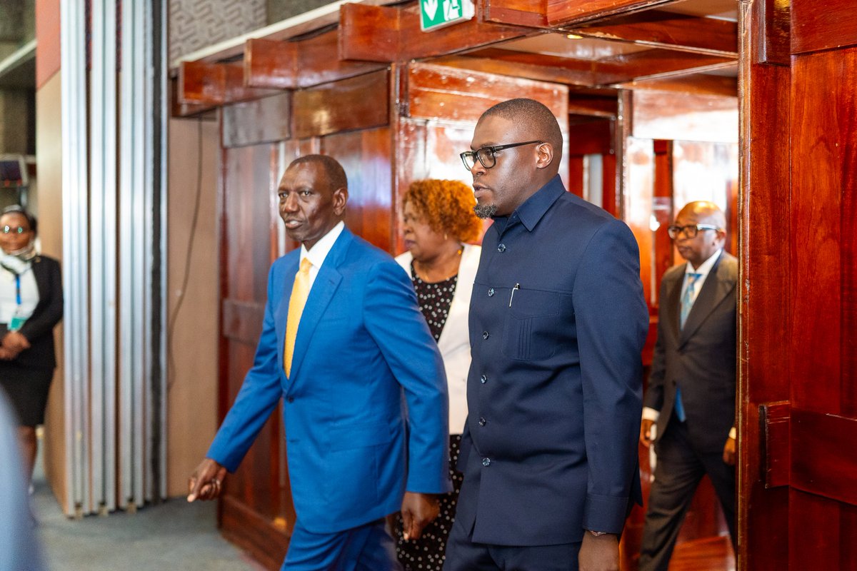 AUC_PAPS's tweet image. Presidential Arrival

👏 ARRIVAL: H.E. President @WilliamsRuto has arrived at #AUF2.

Nairobi welcomes the Head of State to the Second #AfricaUrbanForum.

The continent's eyes are on #Kenya as leaders gather to deliver #AdequateHousingForAll.

Let the historic day begin. 🇰🇪🌍