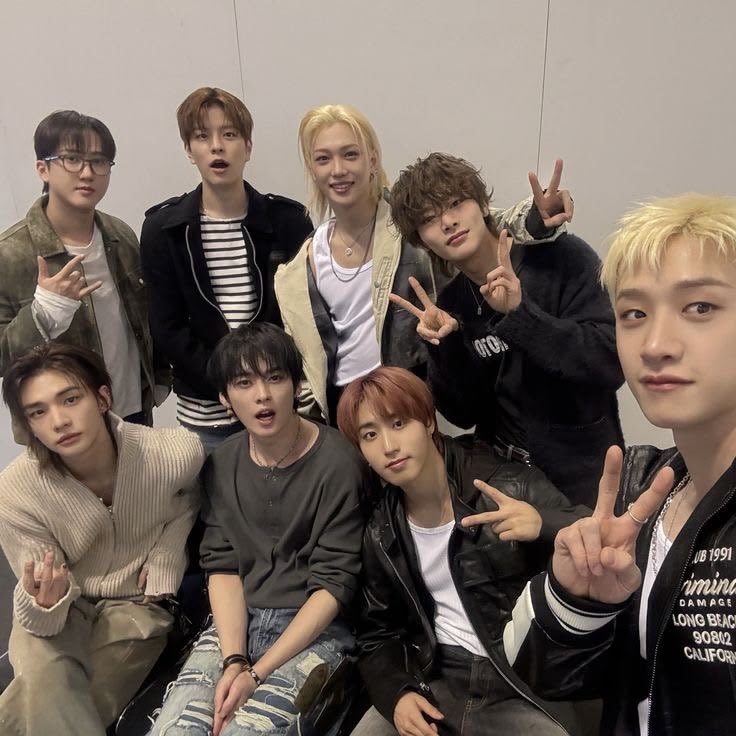 𝒥𝓊𝓁𝒾𝒾 •한팝• skz kissed! 🙂‍↕️ tweet media