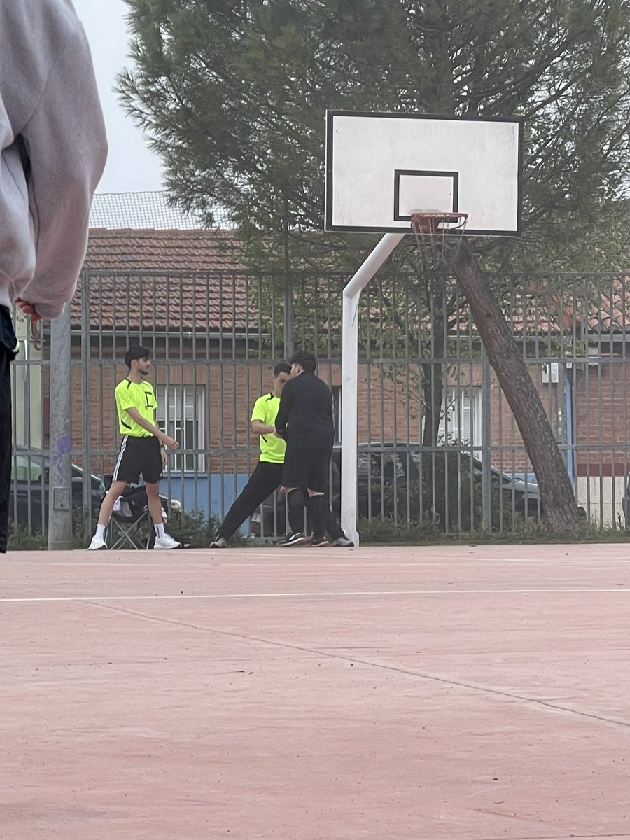 hemos conseguido oficialmente equipo arbitral (primer tp que se toma enserio)