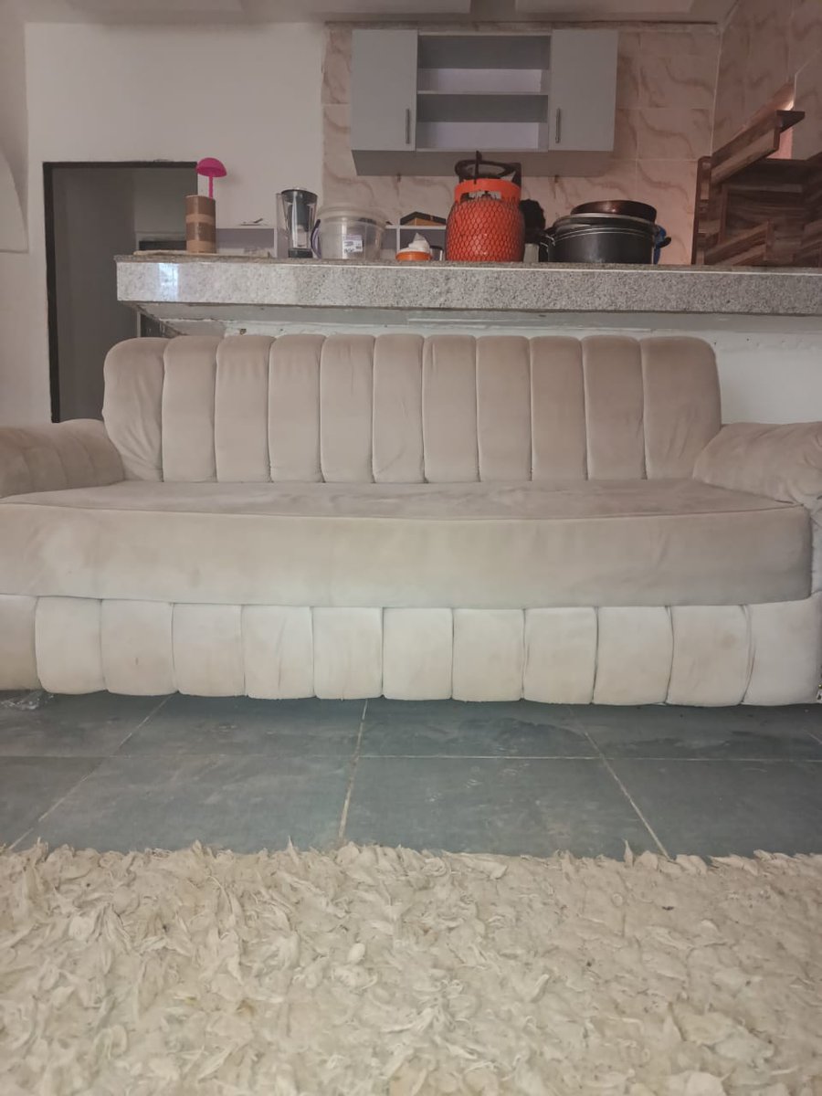 yardsaleplug's tweet image. A single and a triple seater set of chairs available for sale.

Condition: Neatly used 

Price: N200,000 (slight discount available)

Location: Jos

Contact: 08072472687

#yardsale #Declutter #JosNigeria