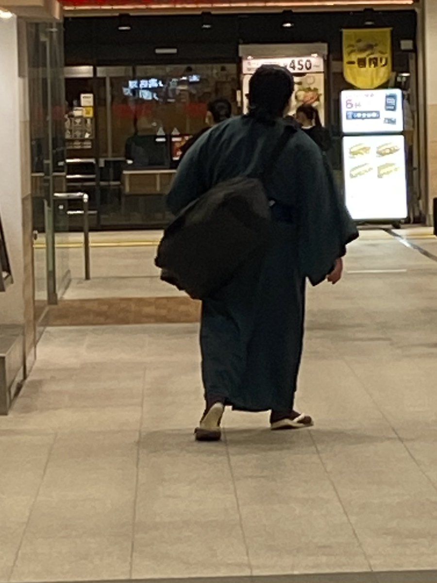 BQO2RaBksl93794's tweet photo. 今頃ですが
大阪、三月場所
怪我なく勝ち越しする事ができました✨
そしてたくさんの応援
ありがとうございました❕

帰省するのは嬉し
出発を見送るのは寂し…

今回の帰省のメインはずっと約束していたYogiboの中身の補充*\(^o^)/*
…いつも大変な事になります…

#梅山　#梅ちゃん　#高崎市 https://t.co/pjoe4Gour5