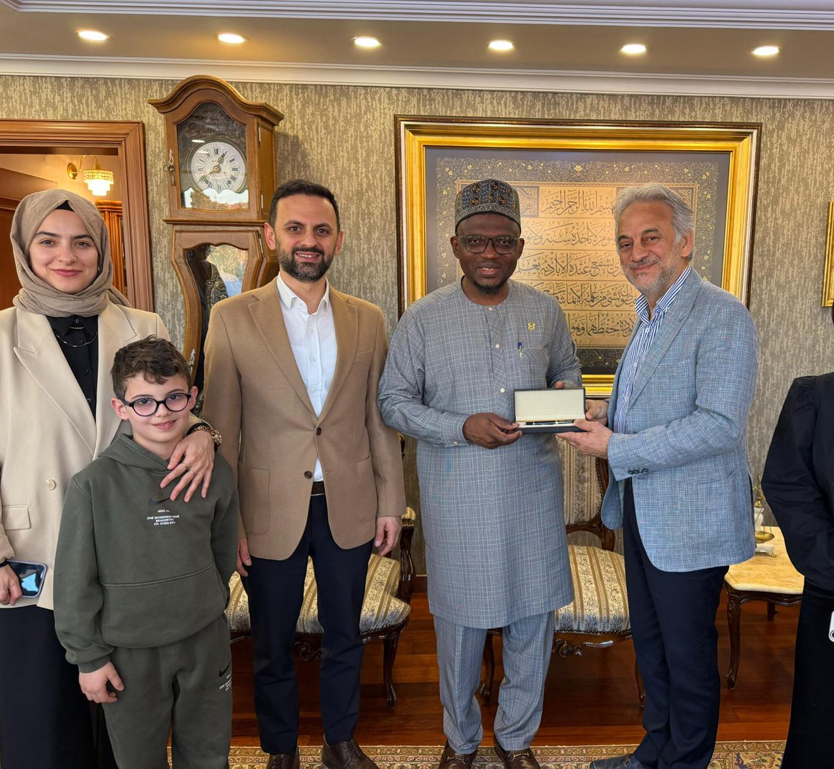adev_tr's tweet photo. Vakıf merkezimizde, Gana Ankara Büyükelçisi Sayın Abdul Nasiru-Deen beyefendiyi ağırlamanın mutluluğunu yaşadık.

#adev #ghana #diplomasi #büyükelçilik #vakıfçılık https://t.co/O3nXOBwhaV