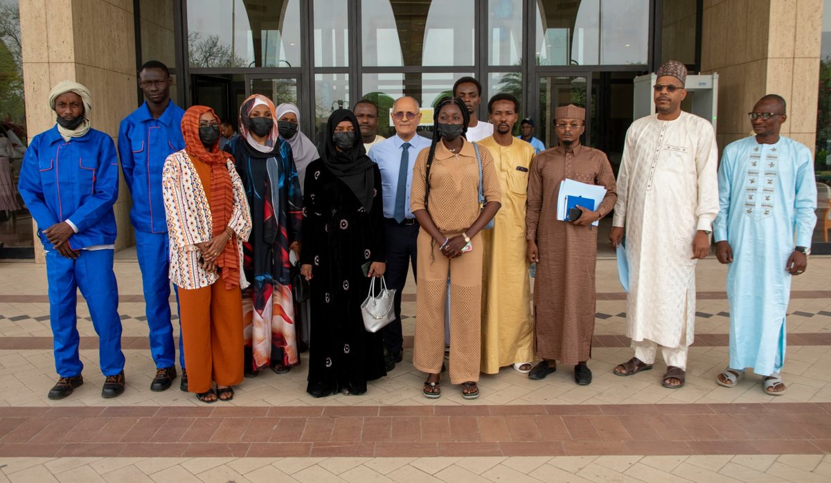 alwihdainfo's tweet image. #Tchad : L’ONAPE, à travers le GADE, a déployé 70 stagiaires dans plusieurs structures partenaires afin d’aider les jeunes diplômés sans expérience à acquérir des compétences professionnelles. Ce programme, d’une durée de trois mois renouvelable, vise à améliorer leur