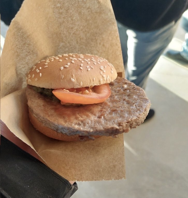 Siriushasten's tweet image. #OTD #OnThisDay 2023
Jag köpte den inte, jag tog inte bilden - jag bara vårdar minnet 💙🖤🤗
#uppsala #studenternas