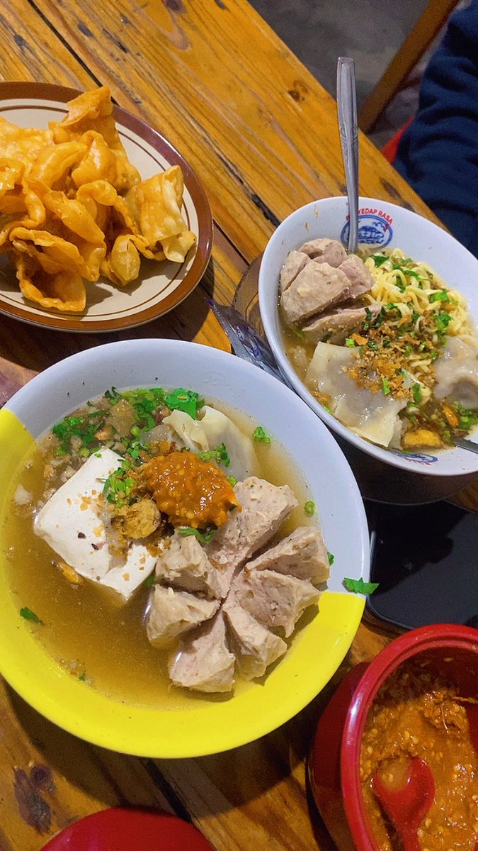 Dianacintaaa's tweet photo. Seger bgt siang2 ngebakso🤤 https://t.co/oT477YPRua