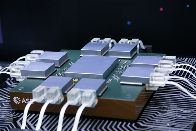 jukan05's tweet photo. When will CPO actually see mass production?-Digitimes

The market continues to closely watch the deployment of co-packaged optics (CPO) technology in cloud AI, driven by the desire of the silicon photonics (SiPh) ecosystem to see a tangible revenue impact. Cloud AI vendors are also hoping that adopting SiPh will simultaneously improve both cost efficiency and computational performance limits.

From the supply chain perspective, however, actual mass production of CPO-related products in 2026 remains very limited, and widespread scaling is still some way off. Nvidia remains the most urgent in pushing for mass production. It has been the most aggressive company in advancing CPO deployment within the SiPh boom. Since 2025, it has continually urged suppliers to prepare mass production capabilities, placing substantial pressure on vendors.

Because production and validation are highly challenging, yields still have room for improvement. To implement CPO at scale in AI data centers, production yields must reach sufficiently high levels for cost efficiency to surpass existing solutions. Although progress is being made on the production side, it remains the largest bottleneck recognized by the ecosystem.

CPO supply chain participants note that without the urgent demand for cloud AI upgrades driving substantial investment in CPO technology, breakthroughs could have taken much longer. Therefore, Nvidia's proactive push to deploy CPO has significantly benefited the broader ecosystem.

Several major chip vendors already possess CPO technology. Besides Nvidia, key players such as Broadcom, Marvell Technology, and MediaTek have all explored the technology. Broadcom has been developing CPO for years and has begun initial shipments to customers.

Supply chain sources expect Nvidia's mass production pace to outstrip others, largely because it actively urges its customers to accelerate deployment, emphasizing the significant computational benefits CPO brings to its system architecture. Broadcom and Marvell are relatively less aggressive in promoting their CPO solutions.

CPO-related vendors stress that regardless of which company leads, market demand will continue to grow, benefiting all chipmakers and ecosystem partners. The only factor likely to limit industry growth remains production capacity and yield ceilings on the supply side.