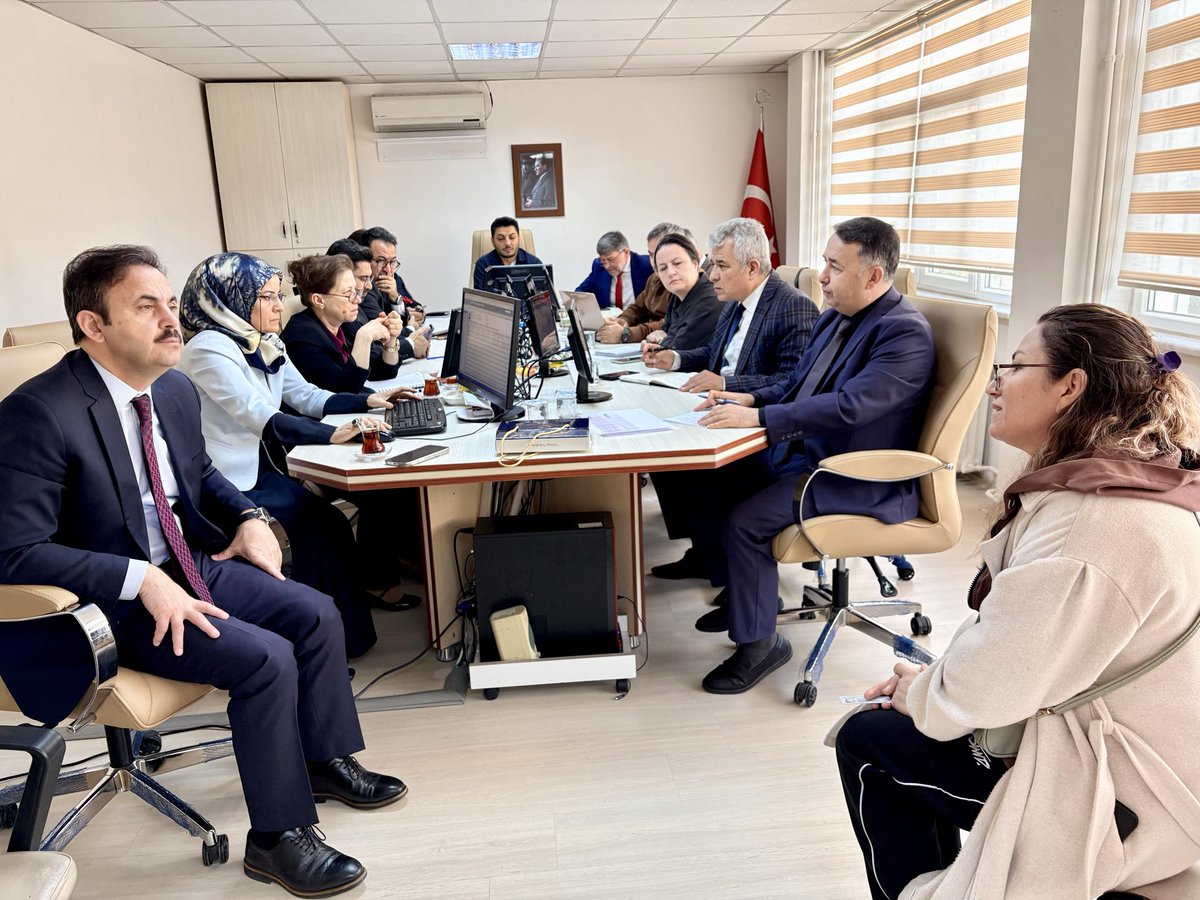 KocasinanKym's tweet photo. Kaymakamımız Sayın Erdoğan Turan ERMİŞ, kurum amirleri ile birlikte Kaymakamlık toplantı salonunda düzenlenen halk günü toplantısında vatandaşlarımızın taleplerini dinledi.
#KocasinandaBirAileyiz https://t.co/2MsZMyoUIG