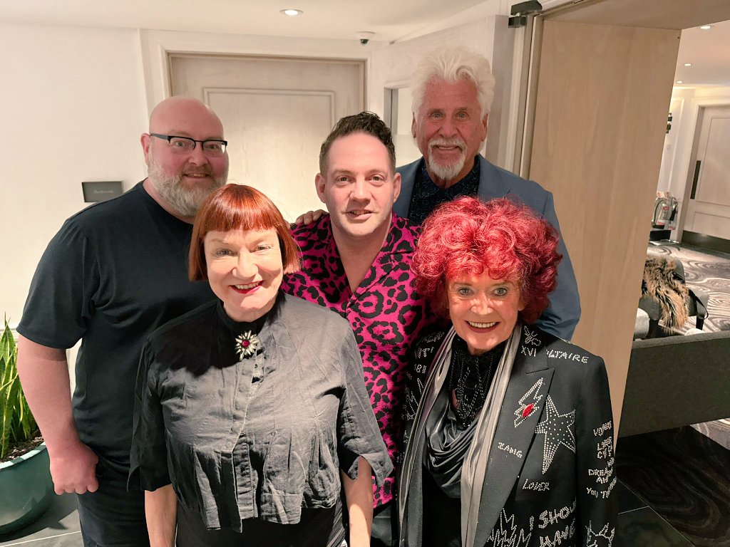 All That Dazzles tweet media