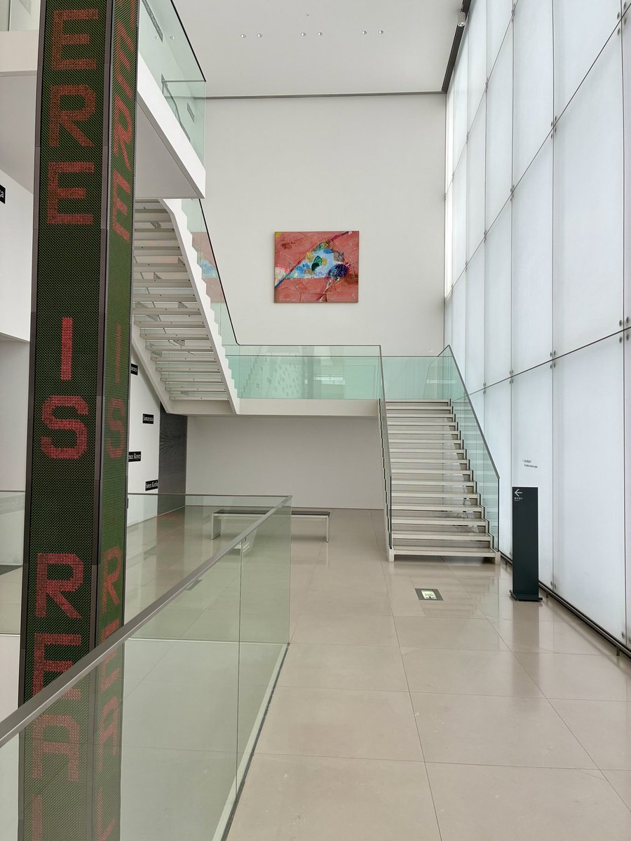 豊田市美術館の櫃田伸也「通り過ぎた風景」展を見てきた。すごい興奮した。
櫃田さんの絵がすごい好きであの技法や色使い、構図も感心しっぱなし。
また見に行きたい。