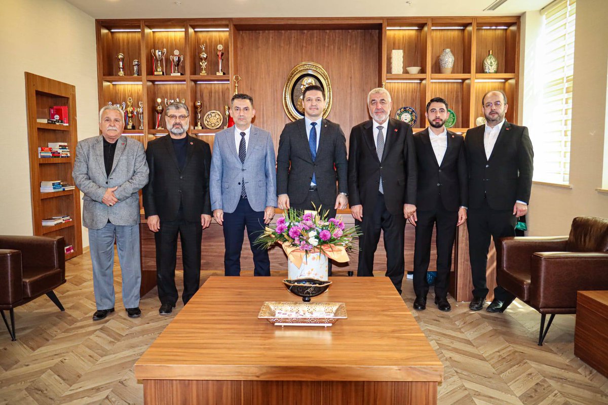 İl Başkanımız <a href="/CelebiKeyhidir/">Muhammet Çelebi Keyhıdır</a>  ve yönetim kurulu üyelerimiz,AvukatlarGünü münasebetiyle <a href="/AdanaBarosu/">Adana Barosu</a>  Başkanı Volkan Böke’yi  ziyaret etti.

Nazik misafirperverlikleri dolayı Baro Başkanımız Volkan Böke’ye teşekkür eder,tüm hukuk camiasının #AvukatlarGünü’nü bir kez daha kutlarız