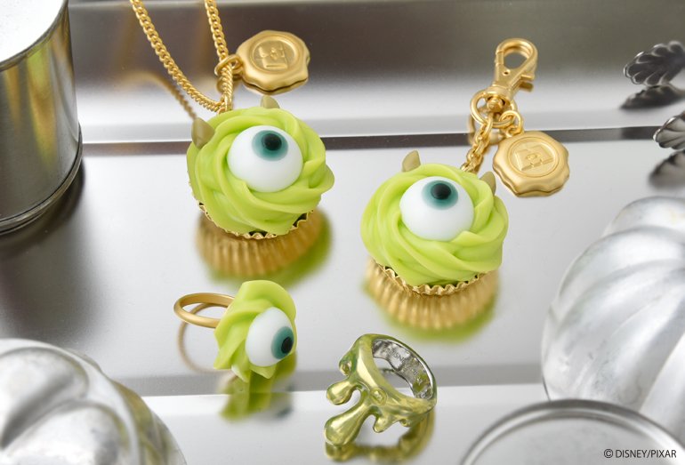 QpotJAPAN's tweet image. 【＃Disney 】
Disney Story Dreamed by Q-pot.
『 モンスターズ・インク🛏🌙 』

カップケーキにマカロン、アイスキャンディ…
Q-pot.の甘い世界で繰り広げられる、
“おかし”なスイーツパーティー🧁💚🩵
shop.q-pot.jp/c/gr82/gr138?u…