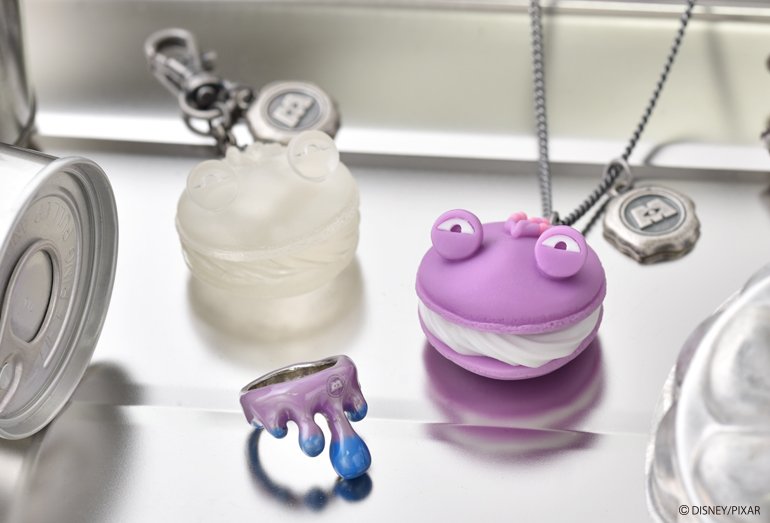 QpotJAPAN's tweet image. 【＃Disney 】
Disney Story Dreamed by Q-pot.
『 モンスターズ・インク🛏🌙 』

カップケーキにマカロン、アイスキャンディ…
Q-pot.の甘い世界で繰り広げられる、
“おかし”なスイーツパーティー🧁💚🩵
shop.q-pot.jp/c/gr82/gr138?u…