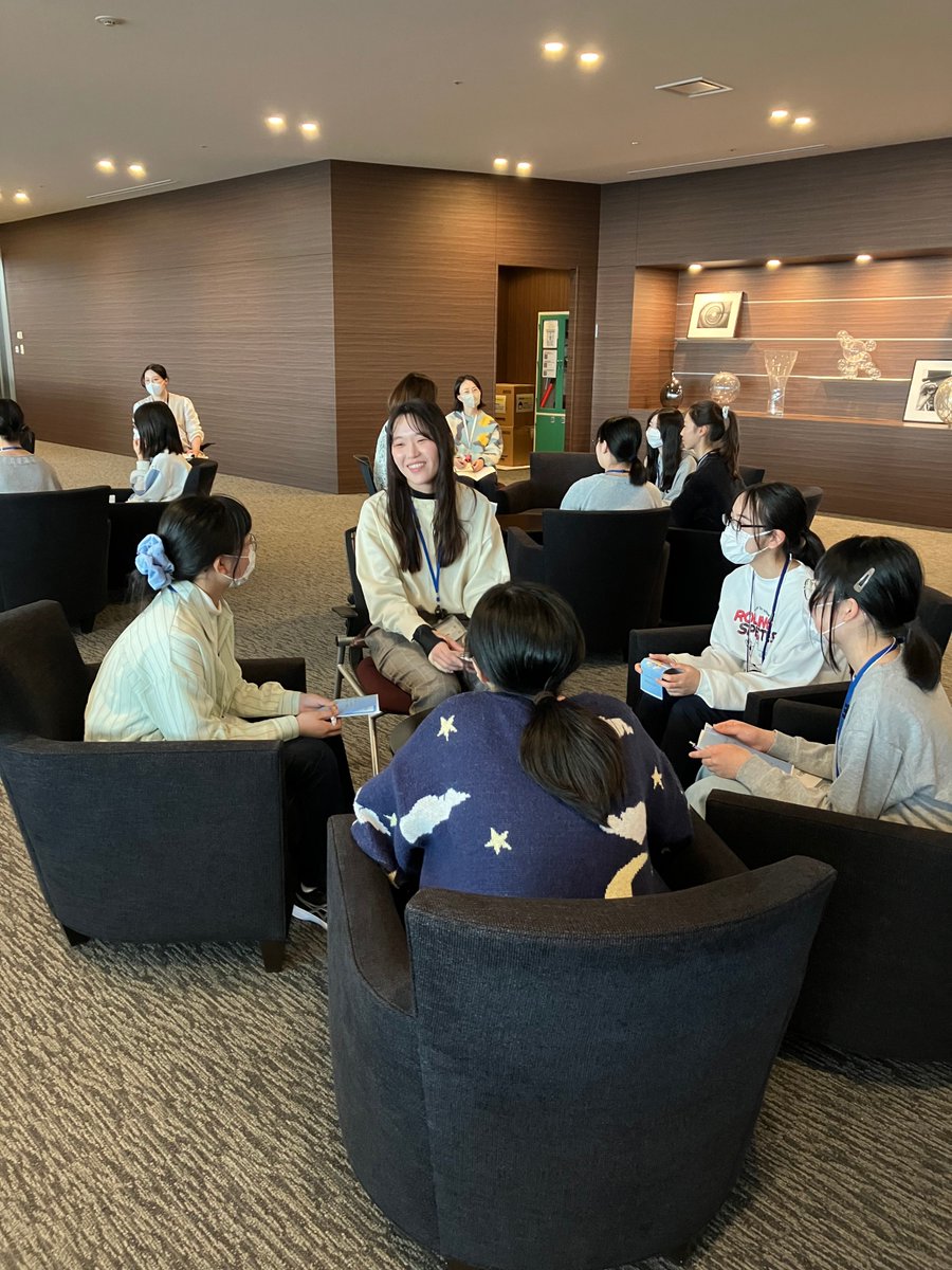 ricoh's tweet image. Girls Meet STEM 第2回を開催🌸
3/27、リコーテクノロジーセンターに中高生女子19名を招き、印刷技術のワークショップや実験室見学、技術系女性社員との交流を行いました👩‍🔬

「女性社員の方たちが楽しそうに働く姿が魅力的でした」等、嬉しい声が聞かれました😊
#GMS #STEM