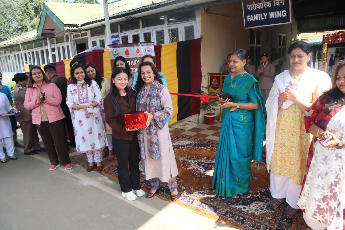 easterncomd's tweet photo. On the occasion of #WorldHealthWeek, HQ 101Area, under the aegis of #EasternCommand, organised a #BloodDonationCamp at Military Hospital (MH) #Shillong on 08 April 2026. #ZonalPresident #AWWA, HQ 101 Area attended and witnessed enthusiastic participation from military personnel and their families for the noble cause.
Marking the occasion, MH #Shillong also conducted a lecture-cum-health exhibition to promote awareness and well-being on health issues.
#WorldHealthWeek के अवसर पर, #पूर्वी_कमान के अंतर्गत HQ 101 Area ने 08 अप्रैल 2026 को MH #Shillong में #BloodDonationCamp आयोजित किया.
#ZonalPresident #AWWA, HQ 101 एरिया ने शिविर में उपस्थित सैन्य कर्मियों और उनके परिवारों की उत्साहपूर्वक भाग लेने के लिए प्रशंसा की।
इस अवसर पर MH #शिलांग ने स्वास्थ्य जागरूकता बढ़ाने के लिए एक व्याख्यान एवं स्वास्थ्य प्रदर्शनी का भी आयोजन किया।
#भारतीय_सेना
#पूर्वी_कमान
#IndianArmy
#EasternCommand
#WorldHealthWeek
#WeCare
@adgpi
@SpokespersonMoD
@HQ_IDS_India
@indiannavy
@IAF_MCC
@official_dgar
@ProDefKolkata
@IndiaCoastGuard
@HQ_DG_NCC
@OfficialAwwa
Facebook - https://t.co/957kWBos2p
Instagram - https://t.co/rVkimuitXz