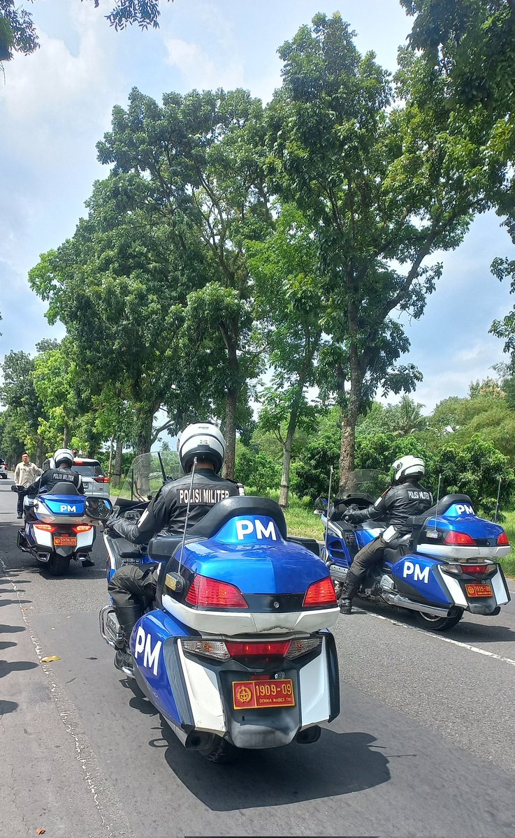 bener bener sibuk banget kalau kantornya deket akmil, kek acaranya tuh adaaa ajaaa 😭