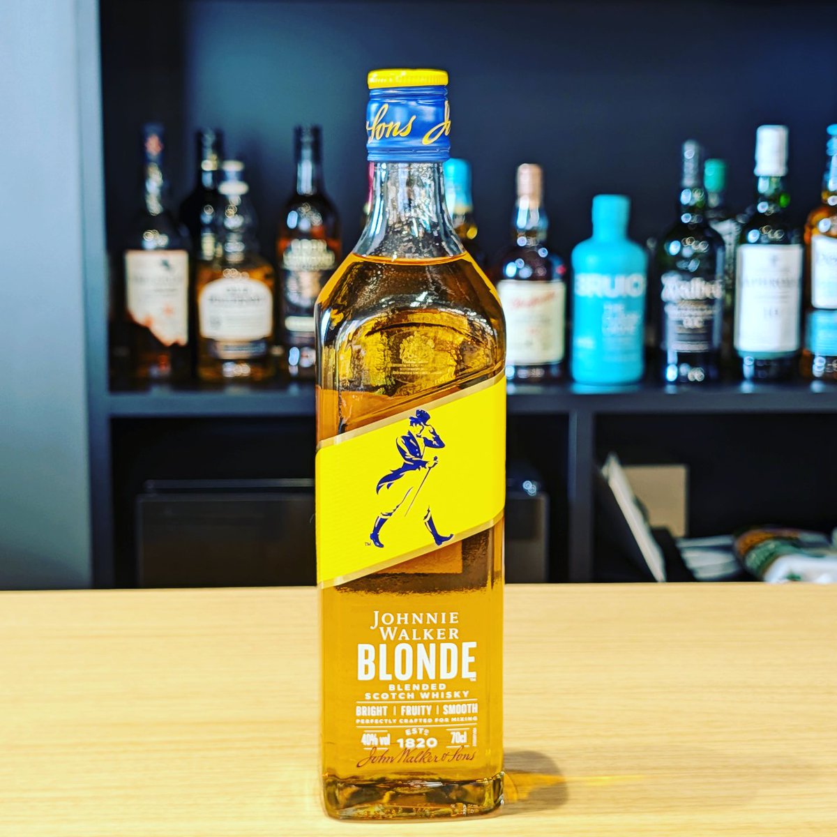 tateomif's tweet image. Although Johnnie Walker Blonde, which was launched in Japan this Tuesday, proved difficult to find, I was able to purchase it with the kind assistance of a colleague.

#JohnnieWalker #JohnnieWalkerBlonde #whisky