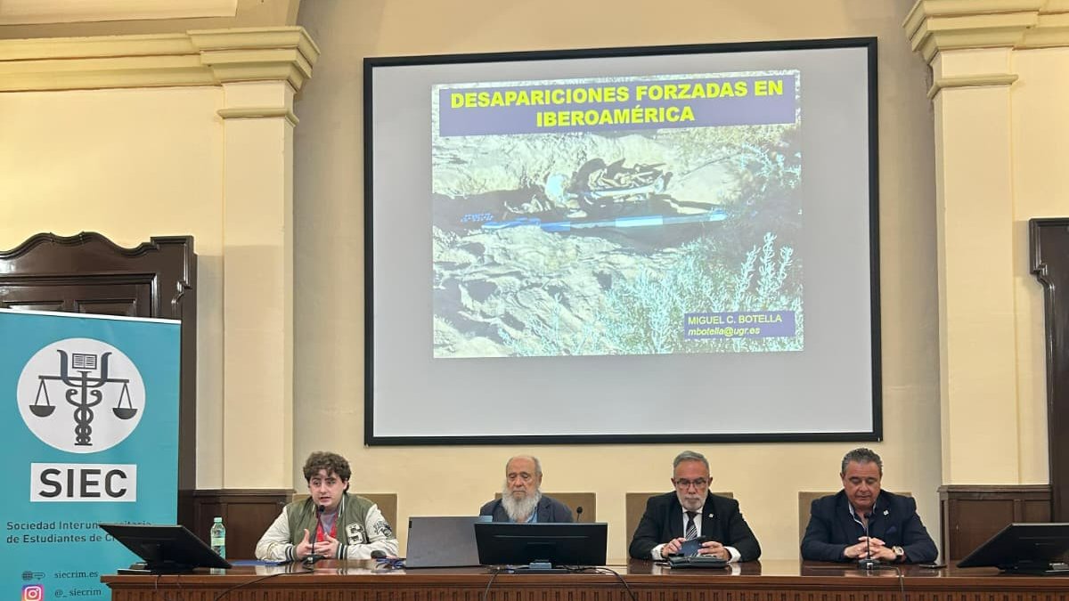 SIECrim's tweet photo. La segunda mesa vino fuerte, contamos con el antropólogo forense Miguel Botella, quien habló de las desapariciones en iberoamérica. En la mesa también hablaron Jesús Barrón y Sergio Fernández, que hablaron de grafística forense y salidas profesionales respectivamente.
#forense https://t.co/sCq5CrkgkO