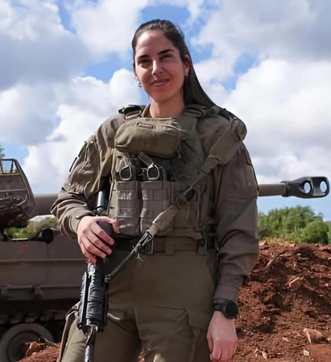 מצדיעות לאל״מ אפרת קייקוב־לוי, מפקדת חטיבת האש 213, המג״דית הראשונה בתותחנים וכיום מח״טית בגזרת הצפון. 
במהלך החג שהתה בלבנון, הרחק מבתה ומבעלה, וגם את ליל הסדר העבירה שם. למרות הקושי, היא אומרת בפשטות ובנחישות:
“זה לא קל לי, ובטח שלא לה, אבל אם תשאלו אותי איפה הייתי רוצה להיות,