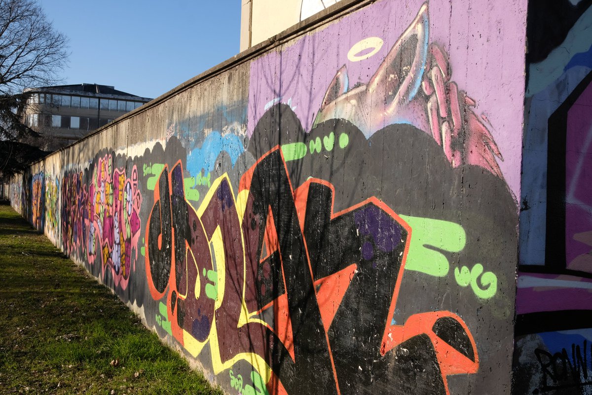 portalegio's tweet image. #StreetArtFirenze! Il muro del giardino del Lippi, in via Fanfani, è uno degli spazi liberi del @comunefi che accoglie le opere di #writer e #streetartist nel #Quartiere5!

👉Tutti gli spazi liberi sono sulla mappa #GoogleMaps dedicata alla #StreetArt: goo.gl/Vw7XDB