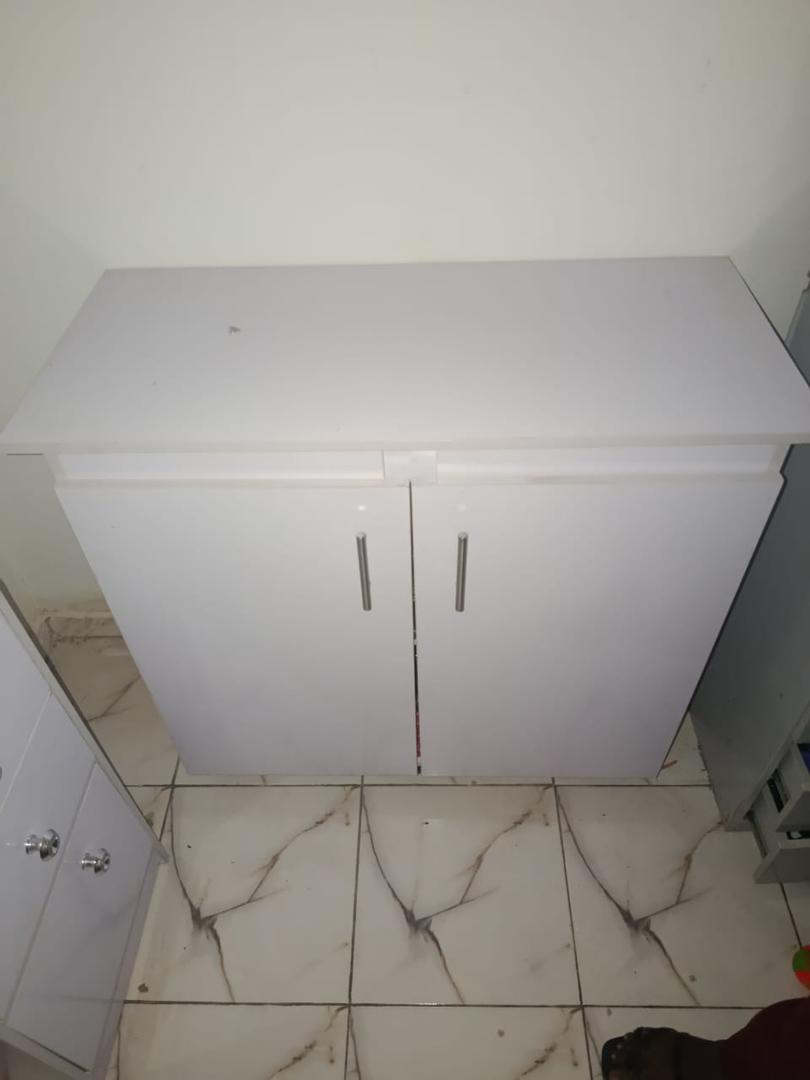 yardsaleplug's tweet image. A bedside drawer, a dresser and cabinet available for sale.

Condition: Neatly used 

Prices: side drawer is N25,000, Dresser is N120,000 and the cabinet is N45,000 (prices are slightly negotiable). 

Location: Jos

Contact: 08072472687

#yardsale #Declutter #JosNigeria