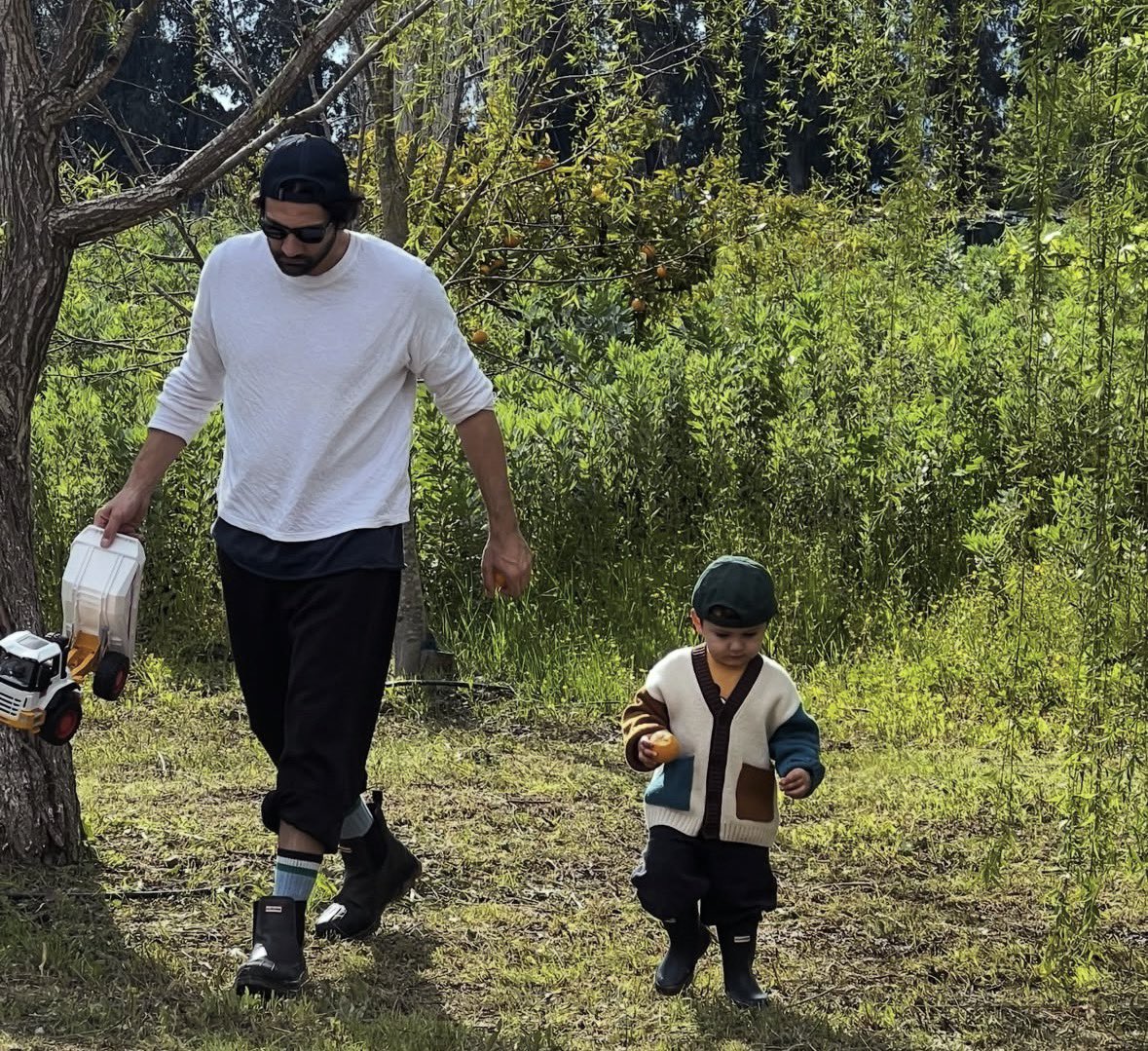 TvDunyasii's tweet photo. Kaan Urgancıoğlu ve oğlu Ardıç 🧿 https://t.co/IhnL92cbxe